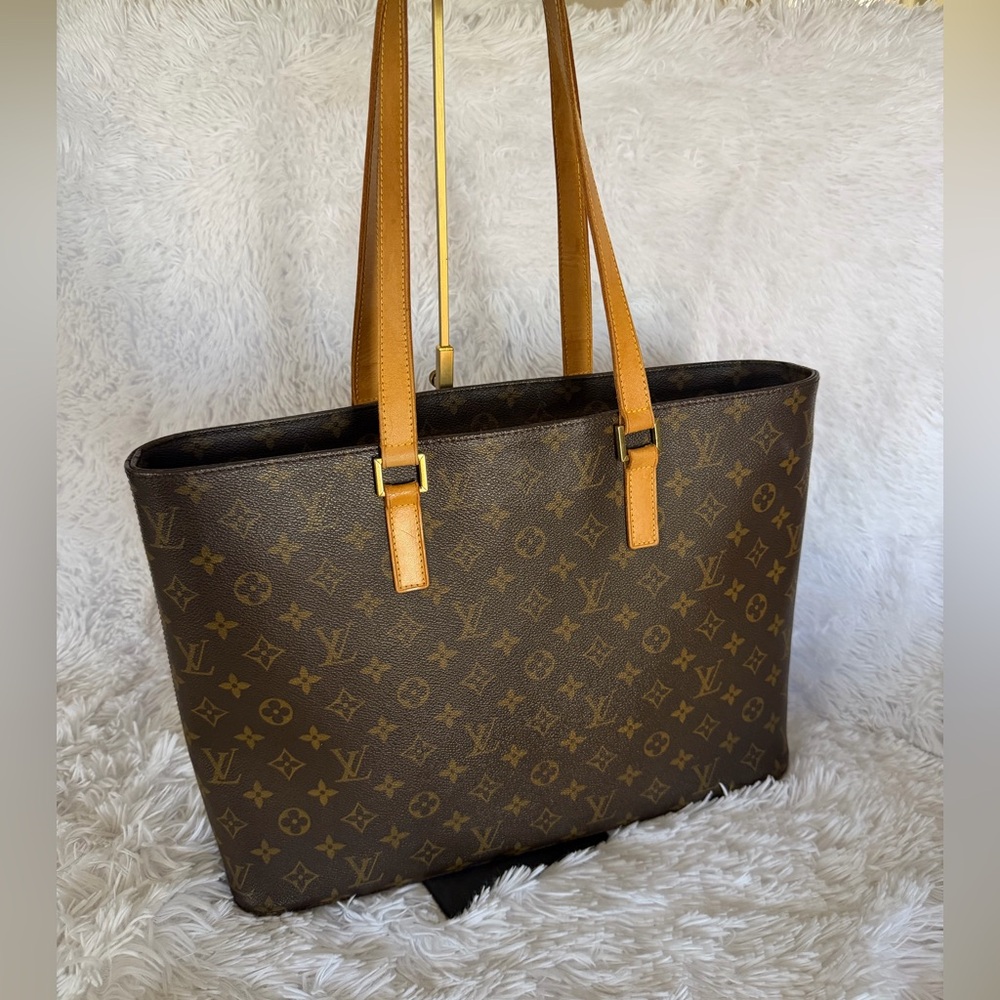 💕💕LOUIS VUITTON Monogram Canvas Luco Tote
